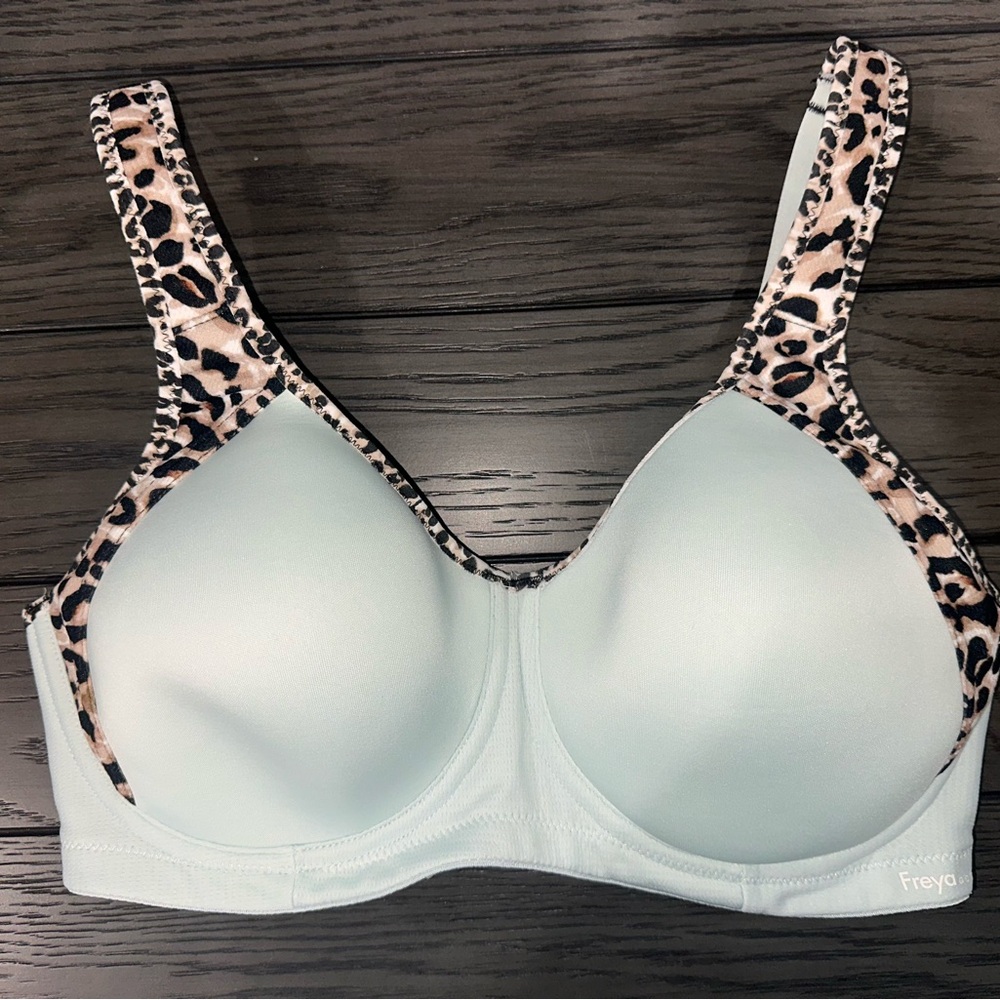 Light Blue & Cheetah Print Sports Bra Freya 34DD 34E